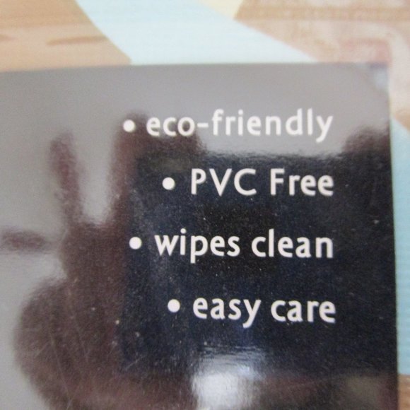 NIB wipe clean tablecloth - Picture 4 of 5